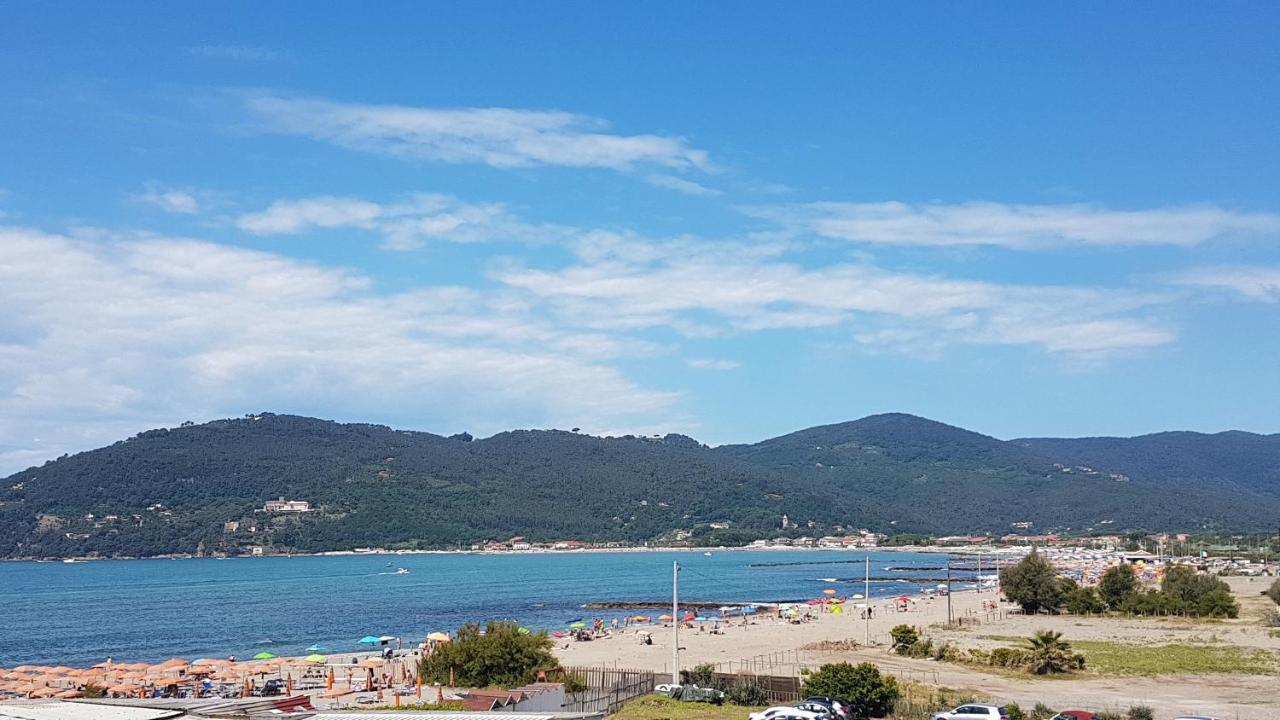 شقة Casa Bea Marinella مارينيلاّ دي سارزانا المظهر الخارجي الصورة