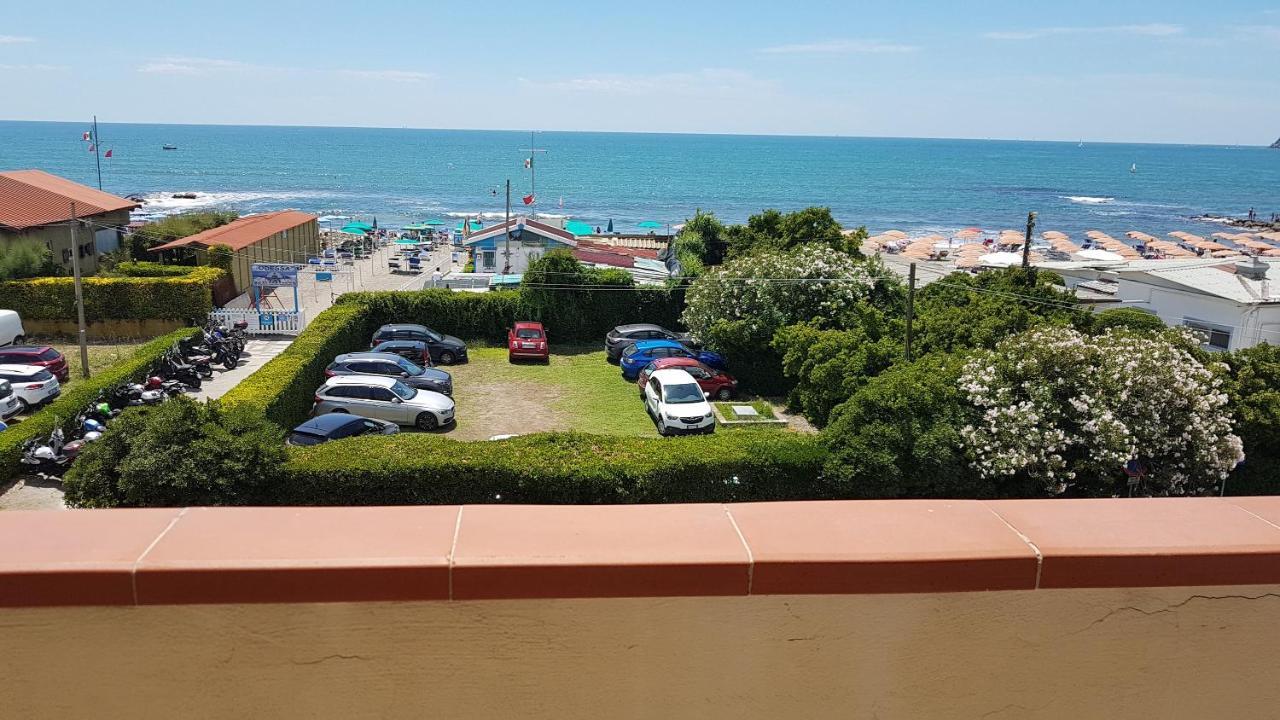 شقة Casa Bea Marinella مارينيلاّ دي سارزانا المظهر الخارجي الصورة